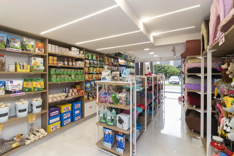 Corredor de produtos do petshop da Personal Dog